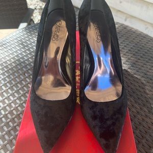 CARLOS SANTANA POSY  Black Velvet Pumps Sz 8 1/2